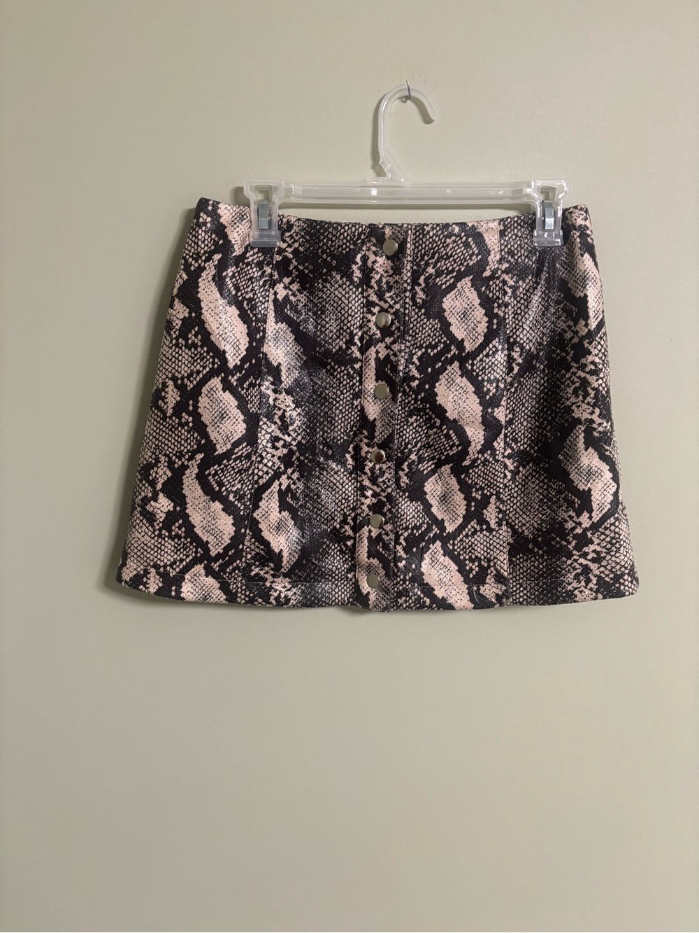 Urban Outfitters Snake Print Mini Skirt Size Medium 8-10 New Trendy Edgy Date